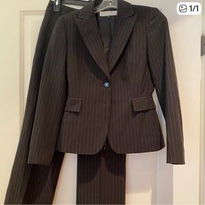 Women's Tahari pant suit